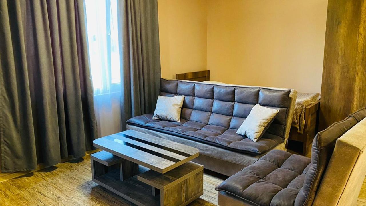 Lela Guest House Mestia Eksteriør bilde