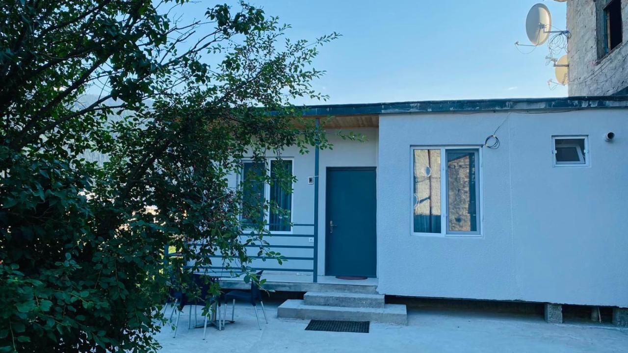 Lela Guest House Mestia Eksteriør bilde