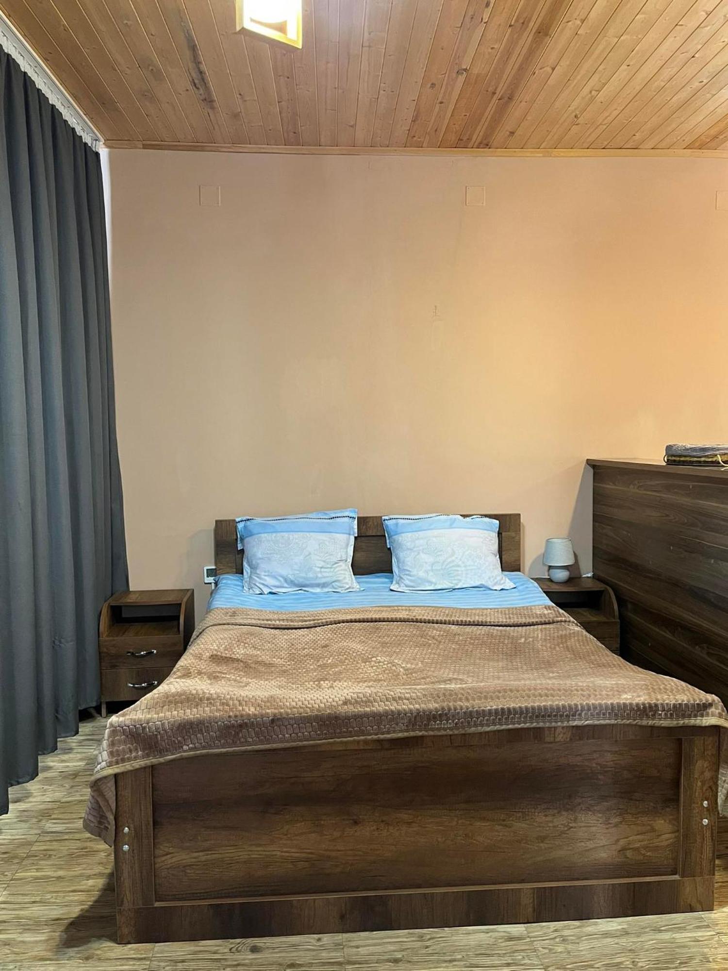 Lela Guest House Mestia Eksteriør bilde